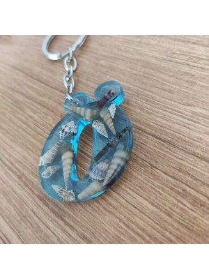 "ö" Harfi - Açık Mavi Deniz Epoksi Harf Anahtarlık – Gerçek Deniz Kabuğu, El Yapımı, Benzersiz