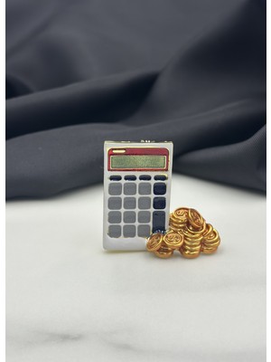 Hesap Makinesi Figürlü Tasarım Bankacı Muhasebeci Kasiyer Meslek Broş Yaka Iğnesi