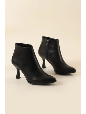 Sivri Burun 8 cm Ince Topuklu Siyah Kadın Bot TMD202501