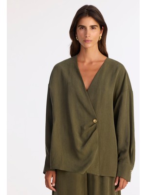 Geniş Gömlek Yaka Uzun Kol Gömlek