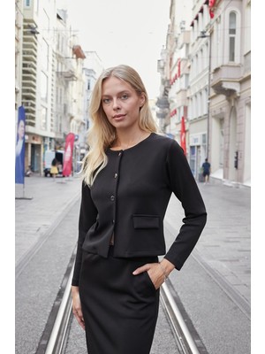 Kadın Esnek Ipeksi Modal Kumaş Geniş Sıfır Yaka Cep Kapaklı Uzun Kol Düğmeli Ceket-Siyah