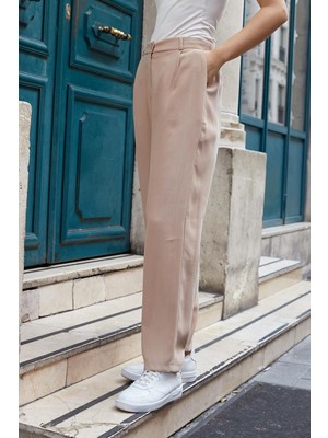 Kadın Ipeksi Modal Kumaş Yüksek Bel Yan Cepli Boru Paça Rahat Kesim Şık Ofis Pantolon-Camel