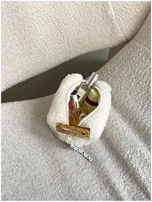 Enc Home Puffy Kadın Makyaj Çantası Bej Renkli Ergonomik Tasarım ile Şık Görünüm Sunuyor