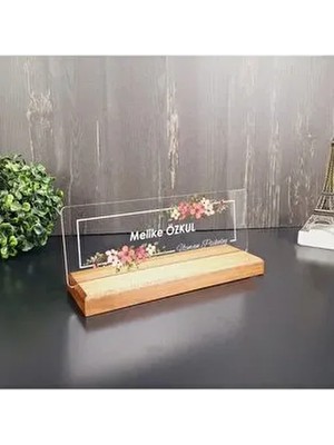 Hediye Kralı Çiçek Desenli Masa İsimliği Ahşap Tabanlı Şık Tasarım Renkli Ofis Dekoru