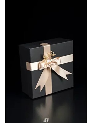 Hediye Kutusu Siyah - Kırpık Kağıt - 1 Sınıf Saten Kurdele- Kuru Çiçek Süsleme - Yılbaşı