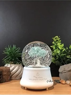 Lapidaria Sevimli Çift Kendinden Püskürtmeli Büyük Boy Kar Küresi Çok Renkli Ağaç Altında Buluşan Model