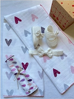 Kız Bebek Patik & 80X90 cm Müslin Battaniye (Çıtçıtlı Müslin Mama Önlüğü / Omuz Örtüsü Hediyeli)