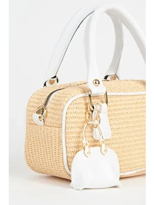 Kadın Sedir Hasır Beyaz Charm Aksesuarlı Fermuar Kapama El Kol ve Omuz Çantası