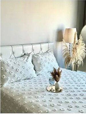 Ponpon Çift Kişilik Yatak Örtüsü 250X260 ve 2 Adet Yastık Ekru