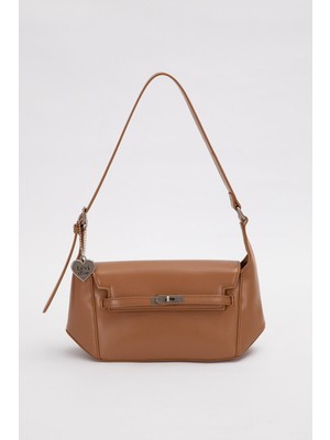 Kahve Kalp Aksesuar Detaylı Omuz Çantası