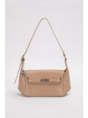 Vizon Kalp Aksesuar Detaylı Omuz Çantası