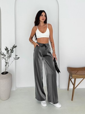 Kadın Parlak Saten Bol Paça Pantolon – Rahat Kesim & Şehirli Stil