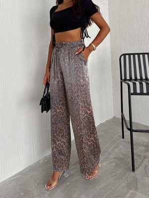 Kadın Leopar Desenli Bol Paça Pantolon – Cesur & Şık Stil