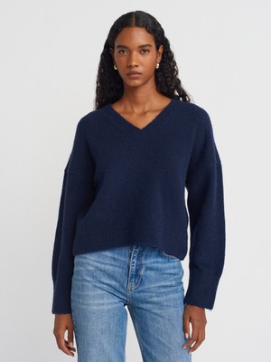 10645 V Yaka Yumuşak Dokulu Triko Kazak-Lacivert