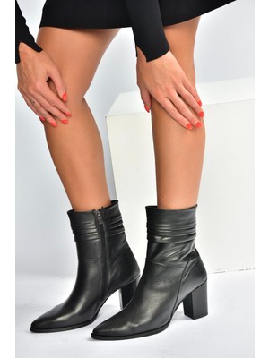 V398095103 Siyah Hakiki Deri Kalın Topuklu Kadın Bot