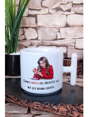 Şimdi Kırmızı Oje Süreceğiz ve Her Şey Yoluna Girecek Baskılı T Kulplu Latte Fincanı Kupa Bardak