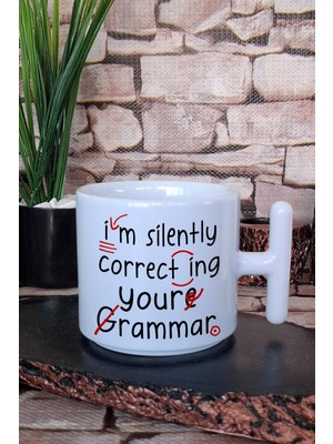 Silently Correcting Your Grammar Baskılı Ingilizce Öğretmeni T Kulplu Latte Fincanı Kupa Bardak