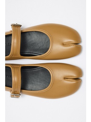 Babet 2526 - Parmak Arası Tek Bantlı Karamel Kadın Babet