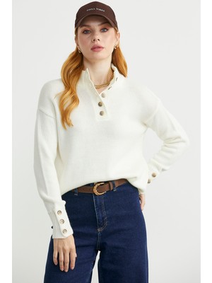 Dik Yaka Düğme Detaylı Yünlü Triko Kazak - Kemik