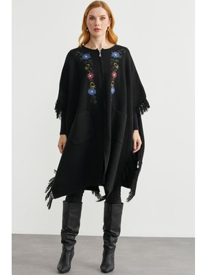 Çiçek Nakışlı Yünlü Triko Panço - Siyah