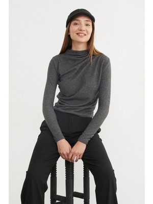 Yanı Drapeli Dik Yaka Triko Bluz