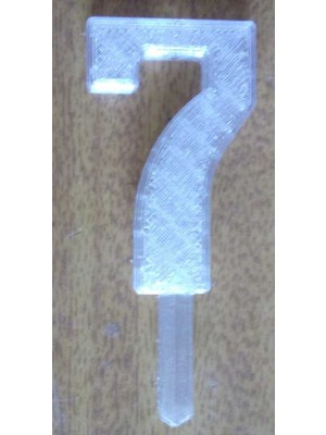 Yeni Pastanın Üzerindeki Bir Mumun Altında 7 Numara (Plastik Aparattır!!!)