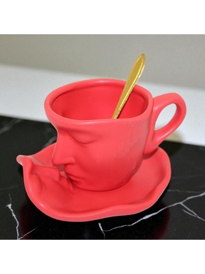 Kreatif Yüz Tasarımlı Seramik Fincan & Tabak Seti – Kırmızı Vip
