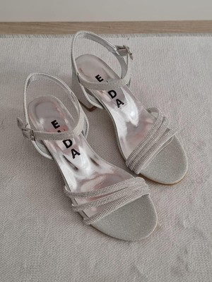 Gümüş Renk Simli Taş Detaylı Kalın Topuklu Kadın Abiye Sandalet