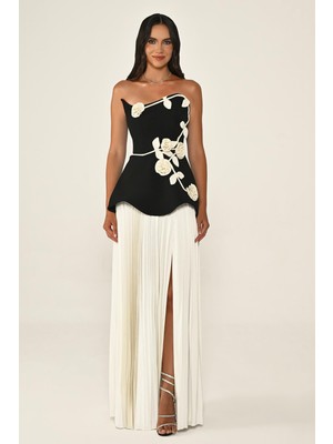 Straplez Çiçek Aksesuarlı Üstü Krep Eteği Piliseli Şifon Abiye Elbise