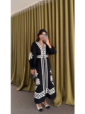 Nakışlı Çiçekli Kontrast Poplin Elbise