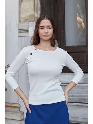 Kadın Likralı Kumaş Geniş Sıfır Yaka Düğme Detaylı Body Bluz-Krem