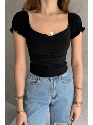 Önden Büzgülü Sırt Dekolteli Madonna Yaka Sandy Kumaş Bluz