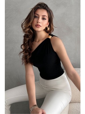 Sportiness Kadın Tek Omuz Siyah Bluz Pamuklu Kumaşla Günlük Kullanım İçin Şık Tasarım