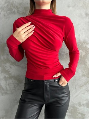 Omuz ve Beli Büzgülü Dik Yaka Sandy Kumaş Bluz