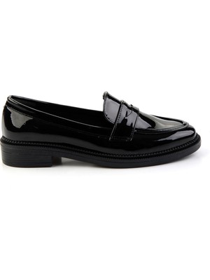 Bambi Siyah Kadın Loafer Ayakkabı Suni Rugan Malzemeden Kısa Topuklu Şık Tasarım K01216100198