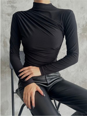 Drapeli Siyah Dik Yaka Bluz