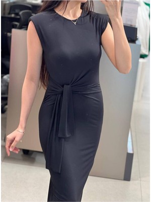 Sandy Kumaş Kuşaklı Kolsuz Siyah Elbise