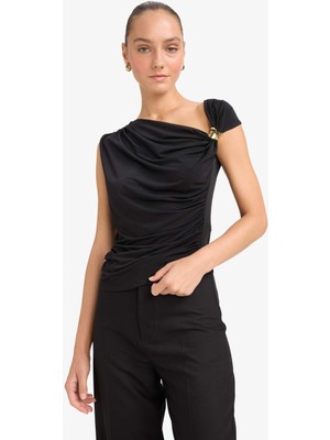 DeFacto Slim Fit Dar Kesim Tek Omuzlu Toka Detaylı Bluz F9506AX25AU