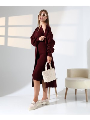 Zamansız Stil: Uzun Triko Hırka ve Elbise Ikilisi