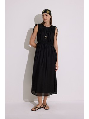 Büzgü Bağlamalı Detaylı Kolsuz Elbise Siyah
