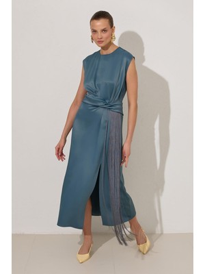 Setre Kuvars Püskül Ve Bel Detaylı Kolsuz Tam Kalıp Elbise