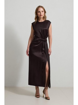 Çikolata Püskül ve Bel Detaylı Kolsuz Tam Kalıp Elbise