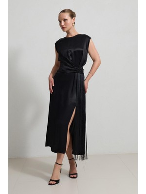 Setre Siyah Püskül Ve Bel Detaylı Kolsuz Tam Kalıp Elbise