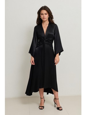 Siyah V Yaka Bel ve Kol Detaylı Midi Boy Elbise