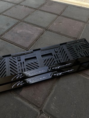 Relax Garage Kişiye Özel Lazer Kesim Pleksi Plakalık İMZA MODELİ Plastik Malzeme ile Tüm Araçlara Uyumlu