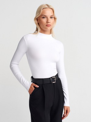 Dilvin 31433 Yarım Balıkçı Yaka Top-Beyaz