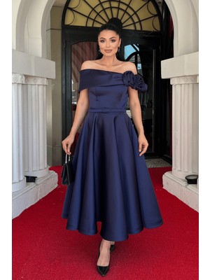 Giyimmasalı Saten Kumaş Gül Detaylı Midi Elbise - Lacivert