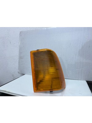 Tnr Ford Taunus sağ ön sinyal sarı rengi solmaz1983-1989 arası OEM no 80BG 13368 AA
