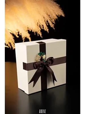 Adenz Kişiselleştirilebilir Hediye Kutusu Krem Renkli Kırpık Kağıt ve Kahverengi Saten Kurdele ile Kuru Çiçek Süsleme