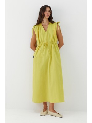 Büzgü Detaylı V Yaka Elbise Yağ Yeşili